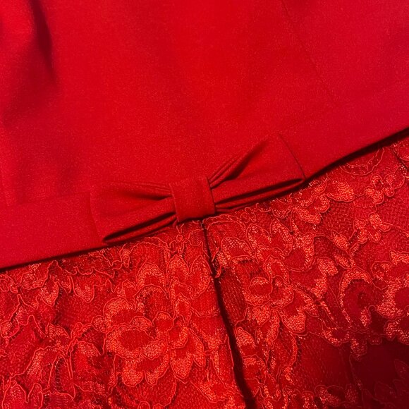 Red V-neck laced dress - Picture 2 of 4